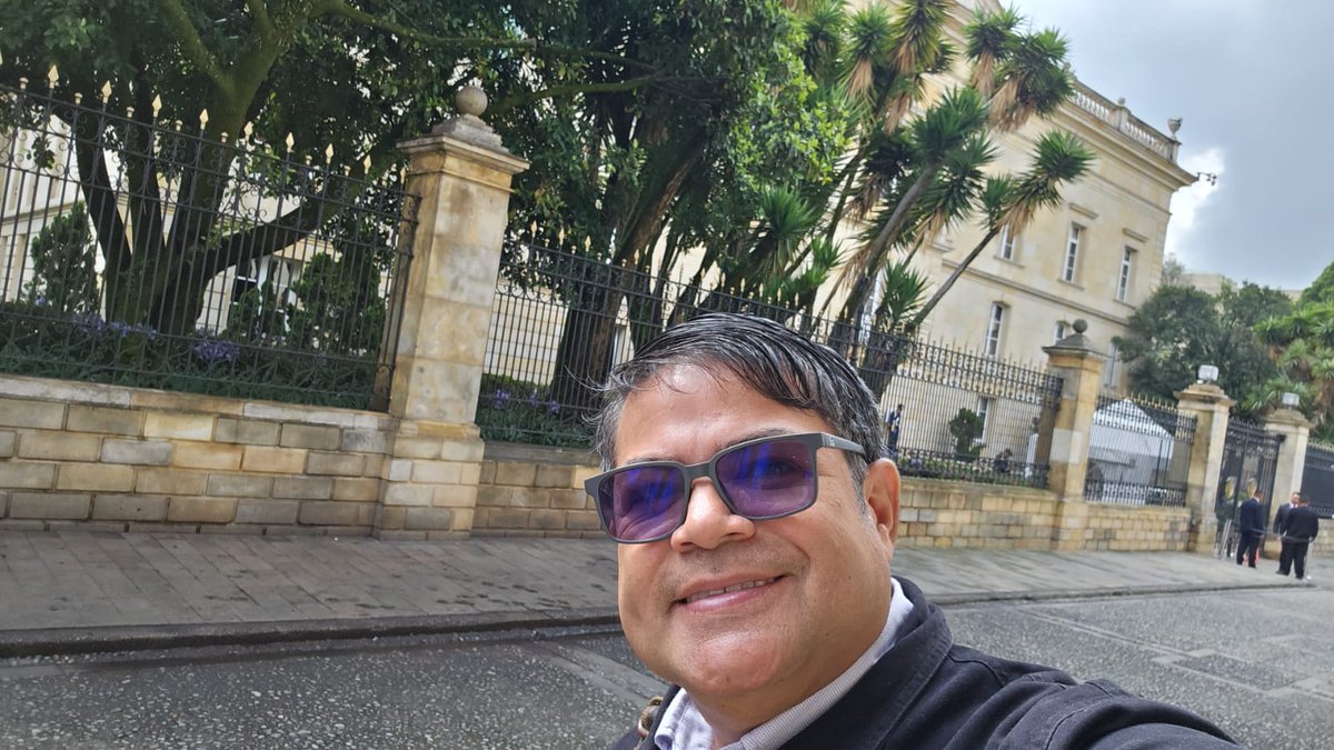 👏¡Gracias 2025!👍
Por todas las oportunidades maravillosas, alegrías, desafíos y sacrificios.
Gracias Dios por permitirme estar con mi familia 🙏
Después del túnel seguiré viendo la luz perpetua, esa que no se apagará y me iluminará con mas energía en este 2026🕯
Feliz Año 2026