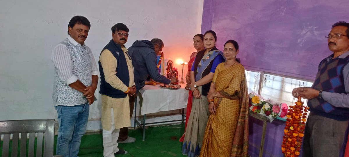 madhurisablebjp's tweet photo. #atalsmartivarsh 
#चित्रकला_प्रतियोगिता 
आज अटल स्मृति वर्ष अभियान के अंतर्गत भाजपा महिला मोर्चा द्वारा एकीकृत कन्या शाला विद्यालय  बैतूल में रंगोली और चित्रकला प्रतियोगिता का आयोजन में सहभागिता की इस दौरान उपस्थित बालिकाओं को श्रद्धेय अटल बिहारी जी के जीवन पर आधारित फिल्म दिखाई https://t.co/6KBlnwlVj3
