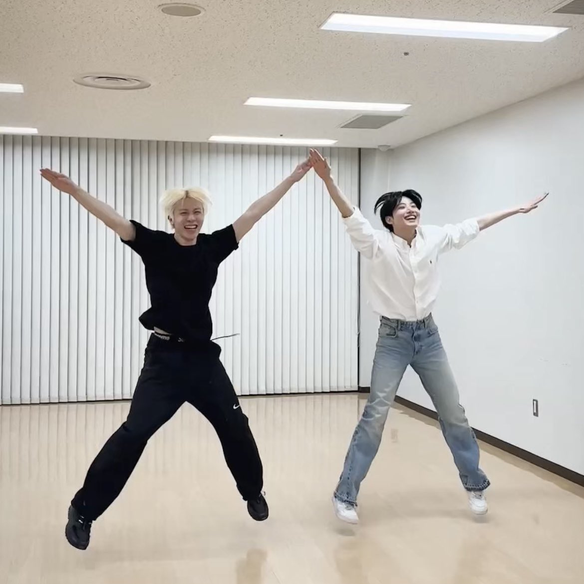 _aininteo's tweet image. Hshshshs kyuhwan