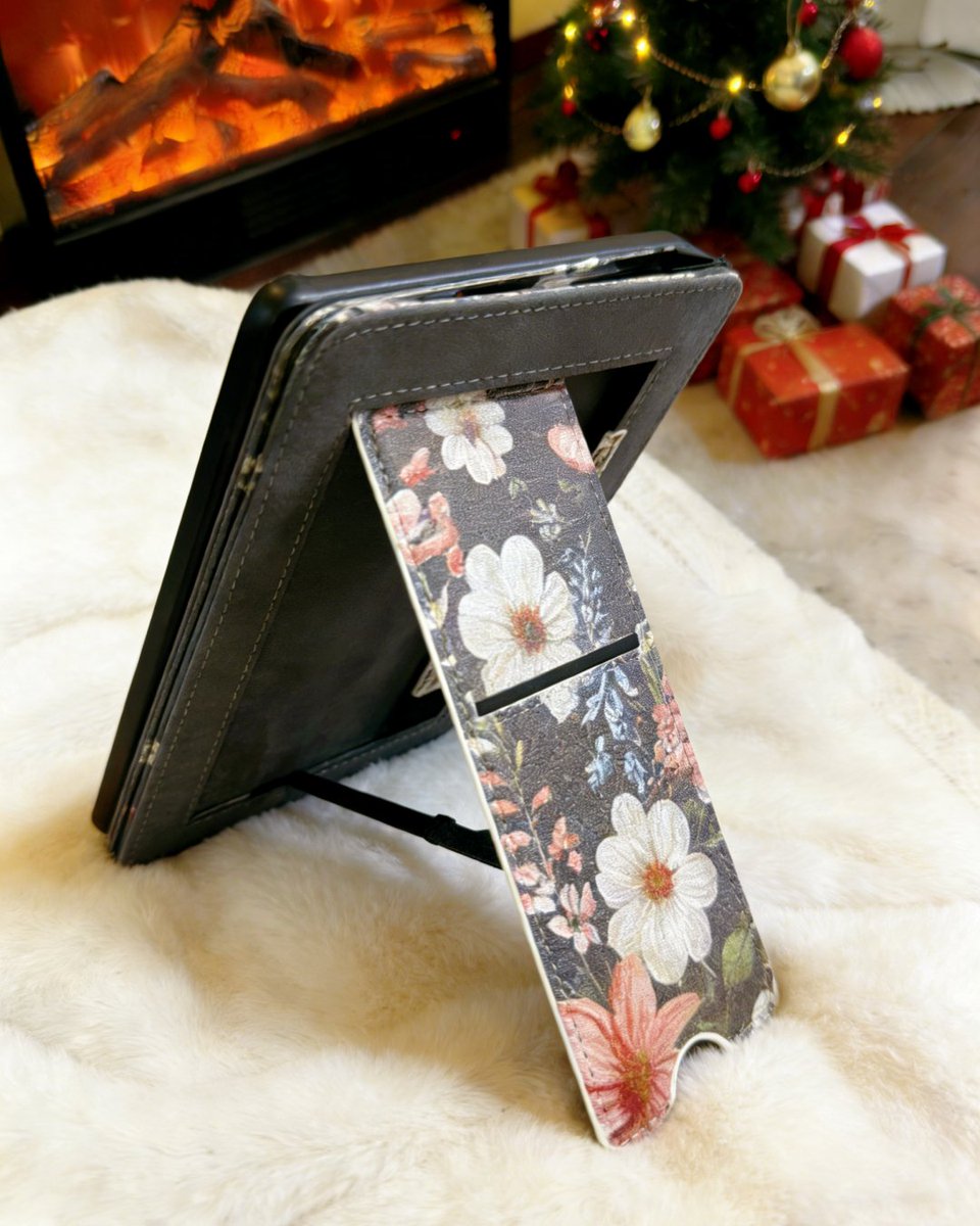 cobakcase's tweet image. I didn’t expect this book to stay with me the way it did. 🦋📖
Where Butterflies Wander felt quiet, tender, and honest — like sitting with someone who doesn’t try to fix your grief, just understands it.

#cobak #HolidayVibes #CobakCase #kindlecase #HappyNewYear #kindlegirl