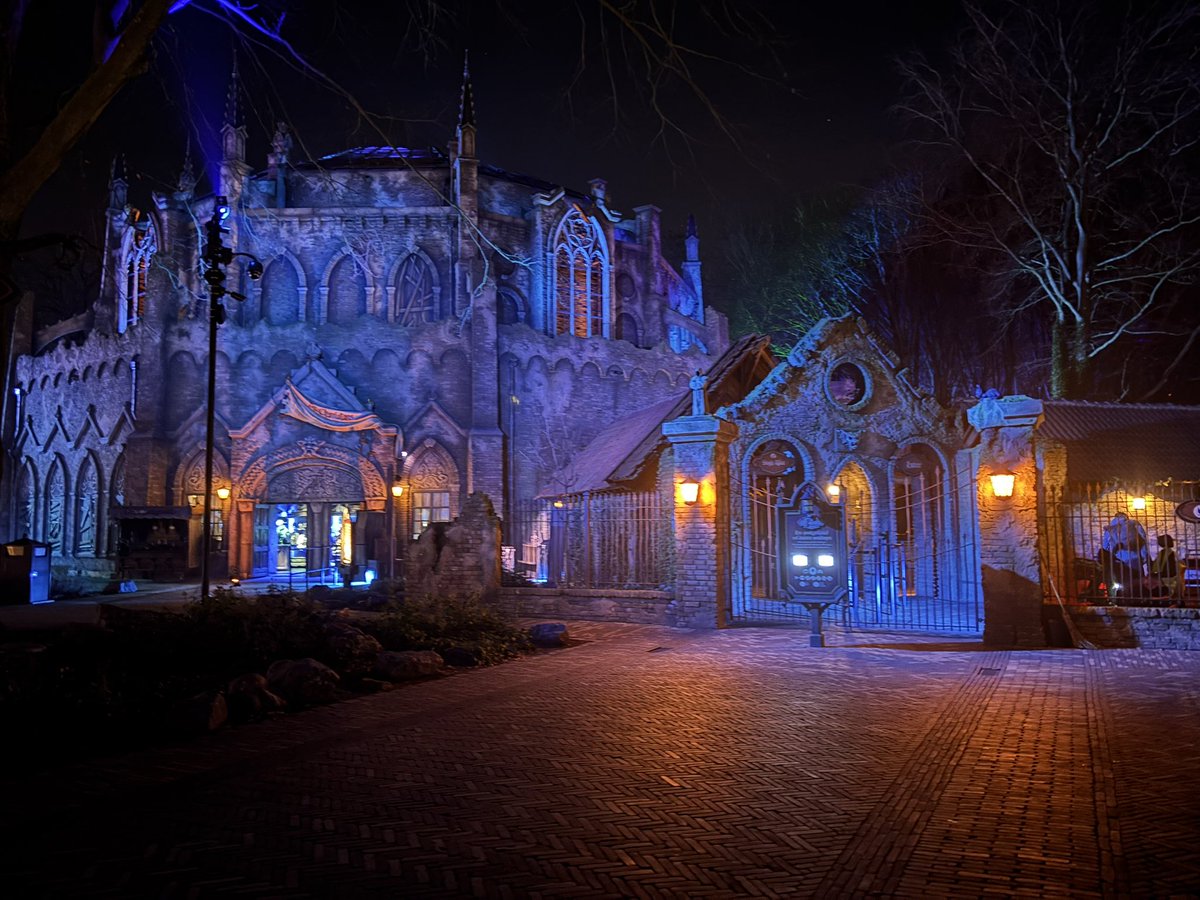 Vandaag doe ik op de laatste dag van 2025 nog een rondje Efteling.

Applaus zodra de show afgelopen is (wederom vandaag) hoeveel attracties krijgen dat voor elkaar ruim een jaar na opening? 😍 #efteling #themagical #dansemacabre