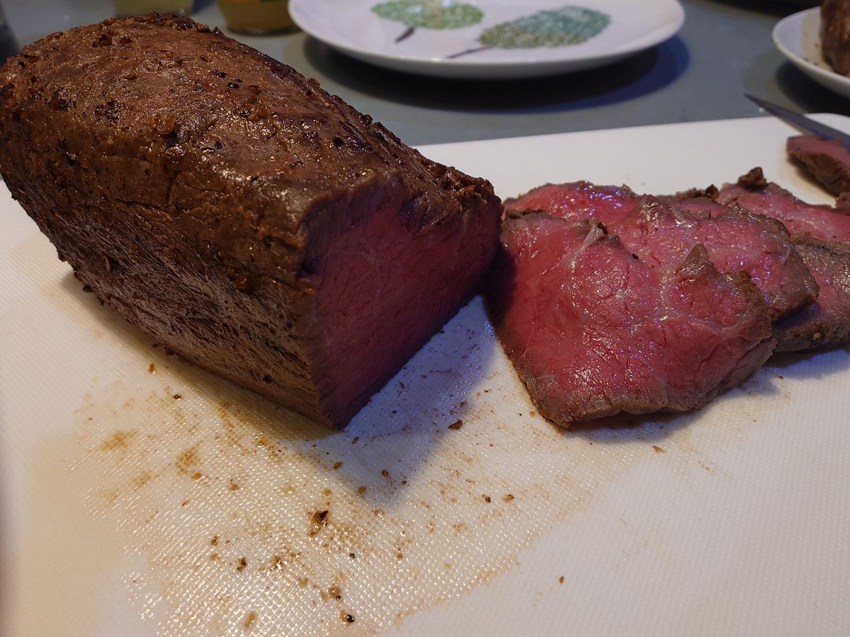 tollens_PSO2's tweet image. 毎年恒例の…

左　ともさんかく
右　内もも

岩手五ツ星牛です。