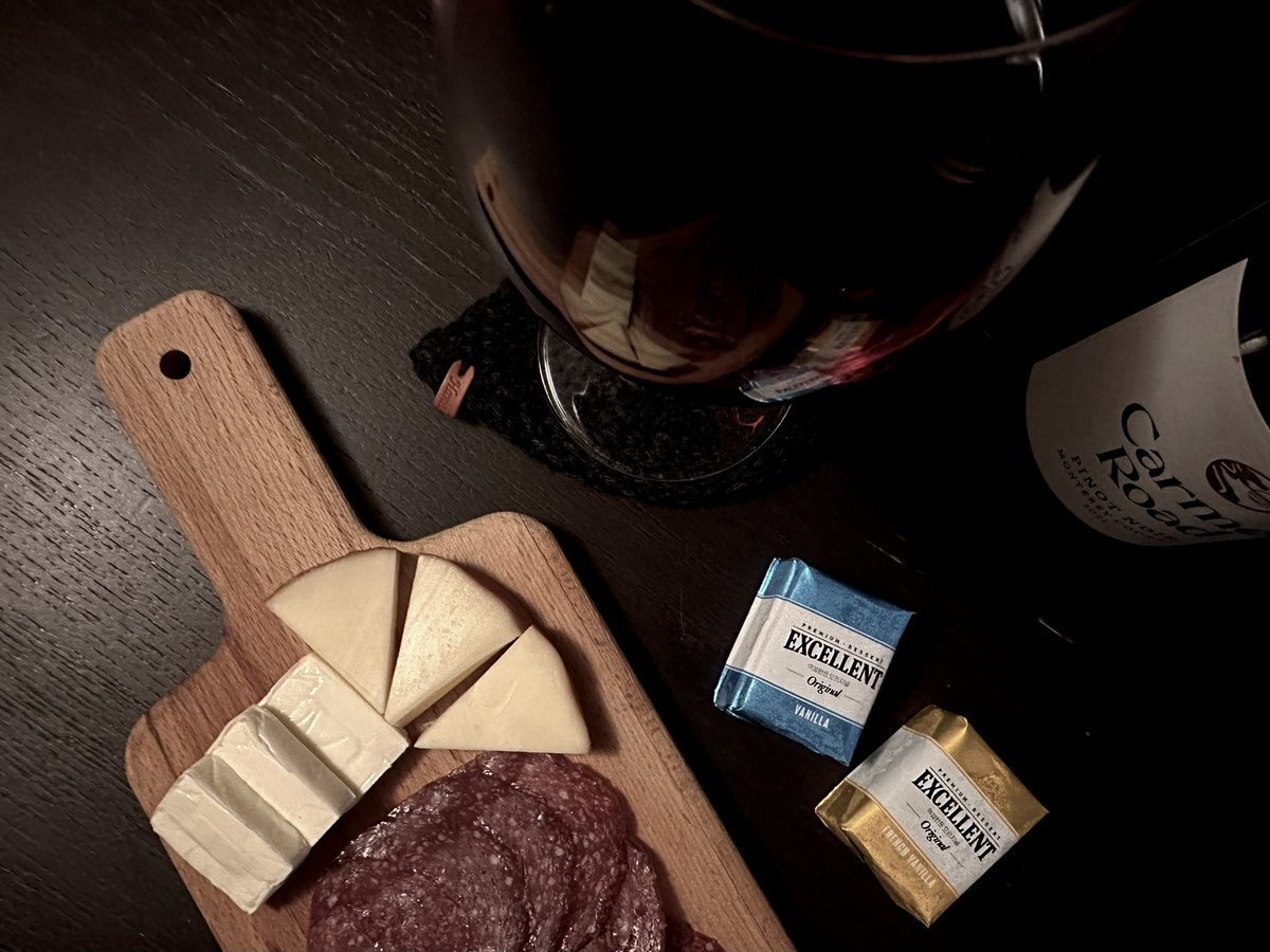 카멜로드 몬테레이 피노 누아.

홀짝거리다 골로갈 가벼움.