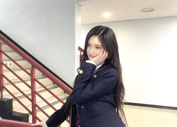 clovyfourleaf's tweet image. retext ( cek ALT )
resize to wabis
AVA ( foto ke 3 )