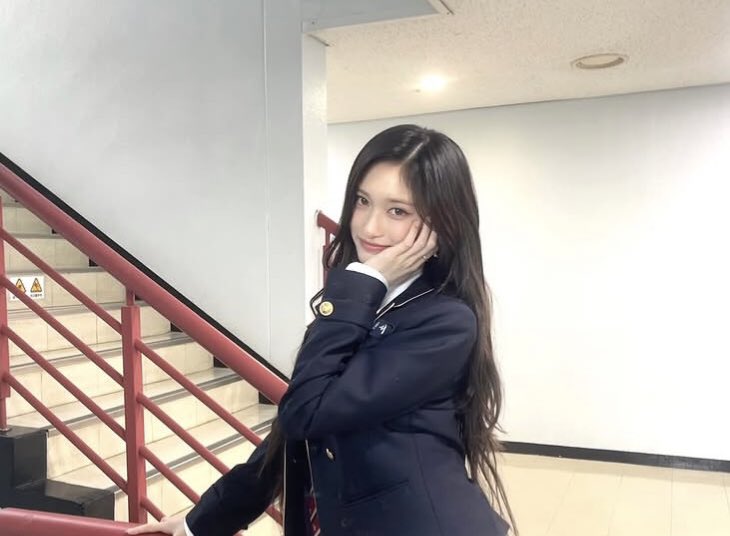 clovyfourleaf's tweet image. retext ( cek ALT )
resize to wabis
AVA ( foto ke 3 )