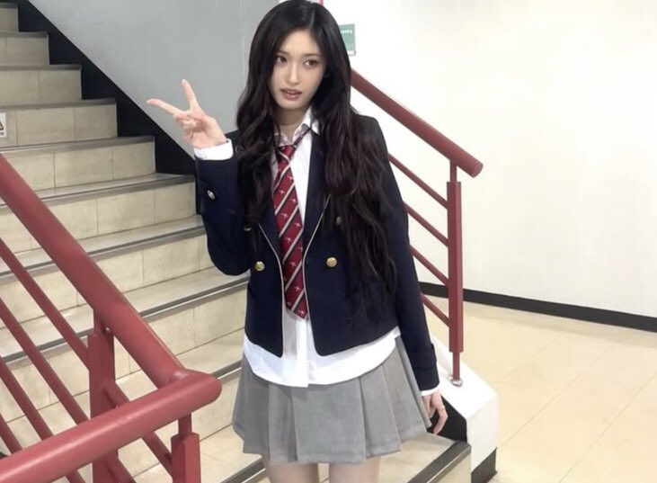 clovyfourleaf's tweet image. retext ( cek ALT )
resize to wabis
AVA ( foto ke 3 )