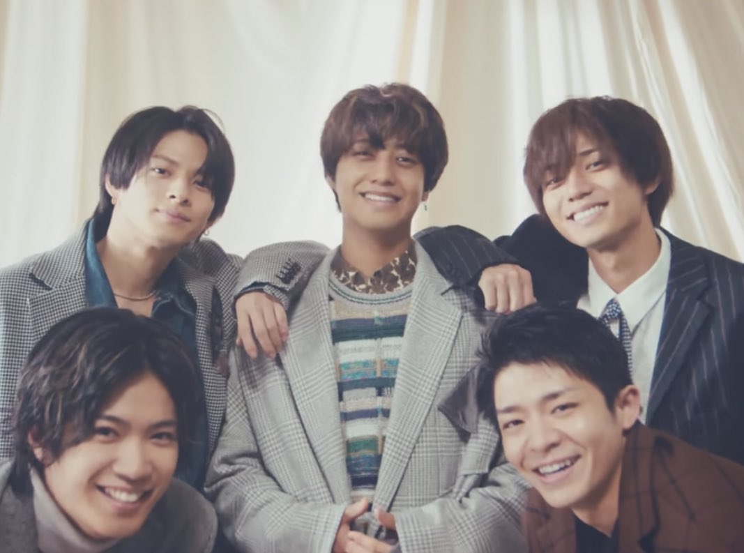 gapaogapaorice's tweet photo. 5人距離近いんだけど泣きそううれしい😭😭😭😭😭😭
これで近いって思えるのも寂しいけどさ😭😭😭😭 https://t.co/orej1s8Iy9