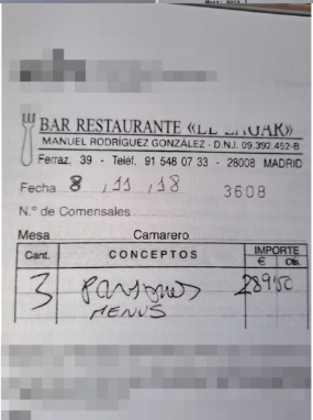 FroilLannister's tweet image. Echando un vistazo rápido a los pocos tickets que han trascendido de la auditoria "externa" que encargó el PSOE sobre los gastos pagados a Ábalos, me llama la atención, de momento, este ticket que le pagaron con factura.

3 menús en el Restaurante el Lagar, en el centro de…
