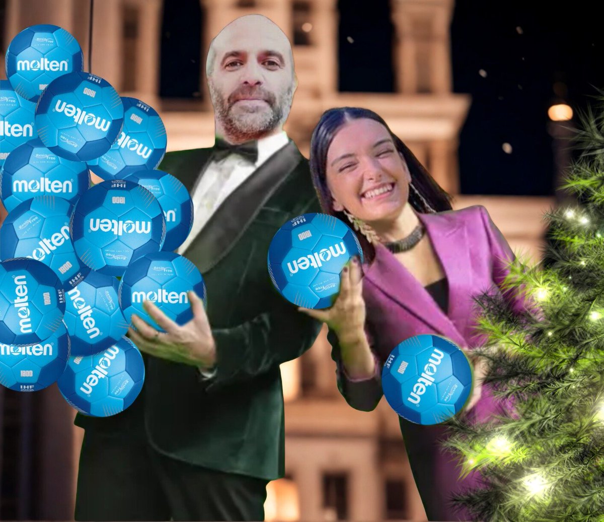 Desde la puerta del Sol, los hermanos Pérez y nuestras @laseniorsdetorre  son nuestros abanderados a la hora de desearos a todos un próspero y feliz año 2026.

Nosotros pedimos que venga cargadito de buen balonmano y victorias de nuestros equipos naranjas!!