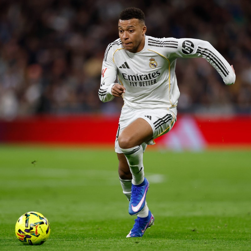 realmadrid's tweet photo. Parte médico de Mbappé.