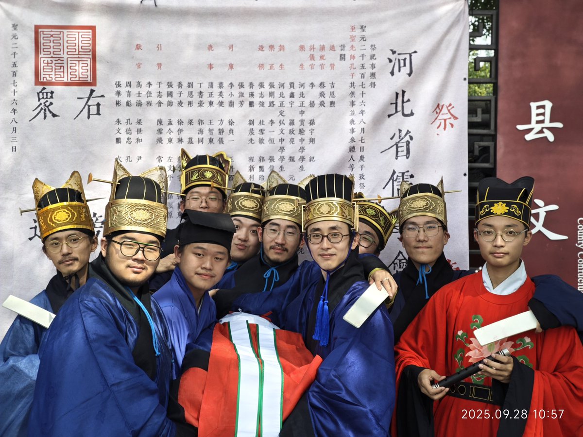MianChengTZ's tweet photo. 2025，又是到处跑、到处搞事的一年。就以这四张图作为今年的总结罢，也希望明年会更有意思～ https://t.co/VeMObVKw31