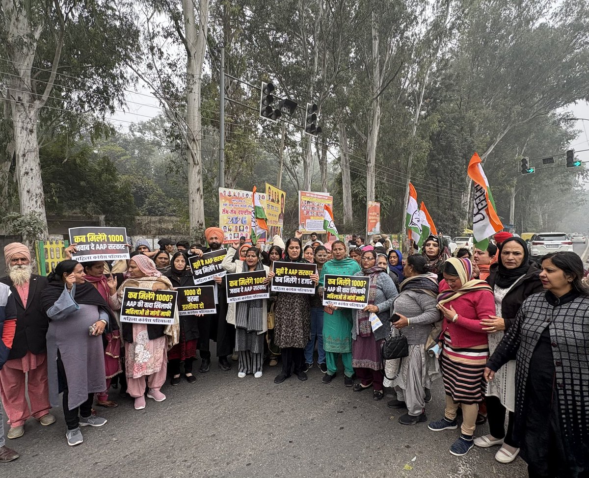 Randhawa_INC's tweet photo. महिला कांग्रेस के राष्ट्रीय अध्यक्ष अल्का लंबा और पंजाब अध्यक्ष राजा वडिंग के दिशा निर्देश पर अध्यक्ष गुरशरण रंधावा और नताशा शर्मा की अगवाई में आप सरकार द्वारा महिलाओं को हजार रुपया देने की गारंटी पूरी करने की मांग को लेकर हर जिले में धारणा प्रदर्शन किया गया। https://t.co/kfE01Qd4SP