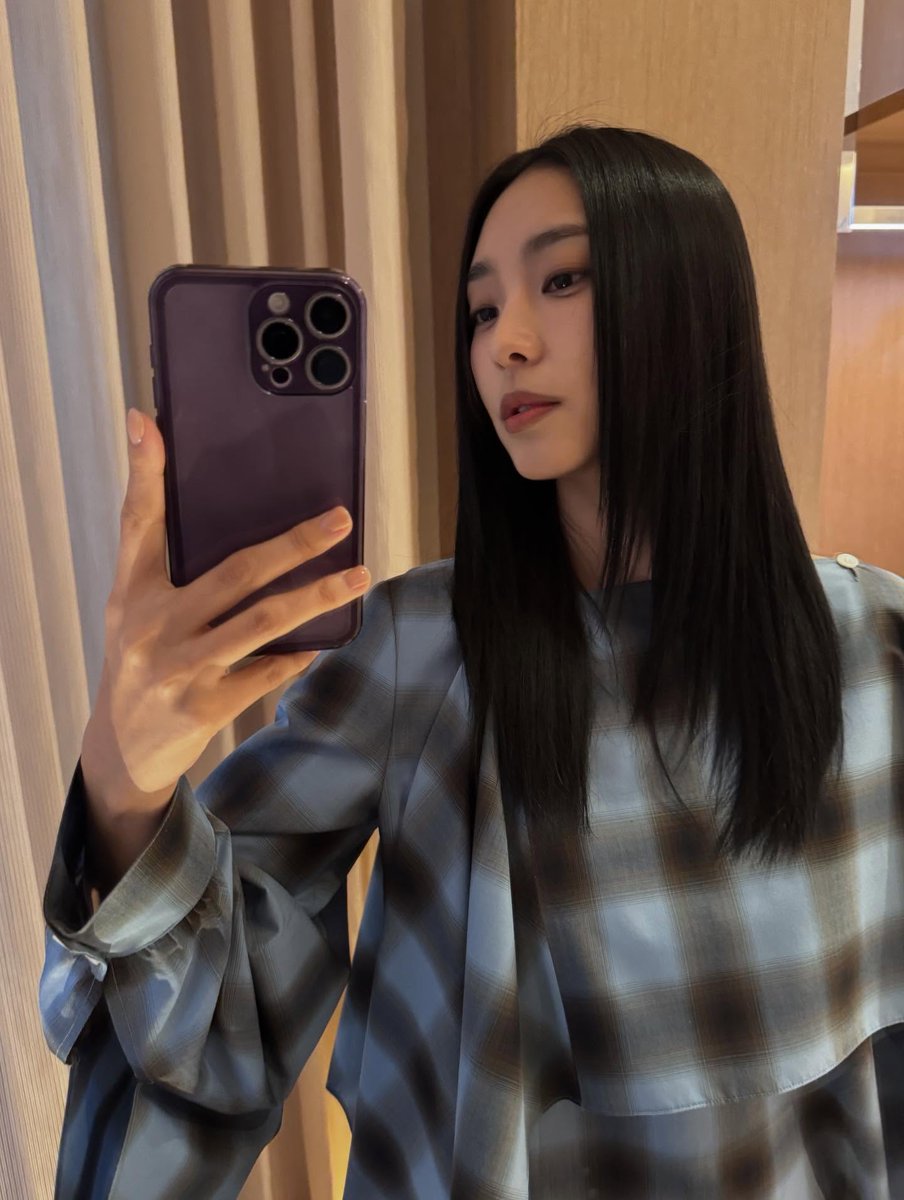 Graceful tweet media