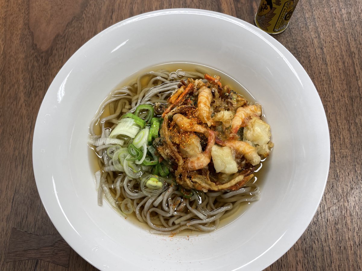 さて本日は大晦日．年越し蕎麦を食べています．もう少しデスクワークして，除夜の鐘を聞いたら帰りますか．
