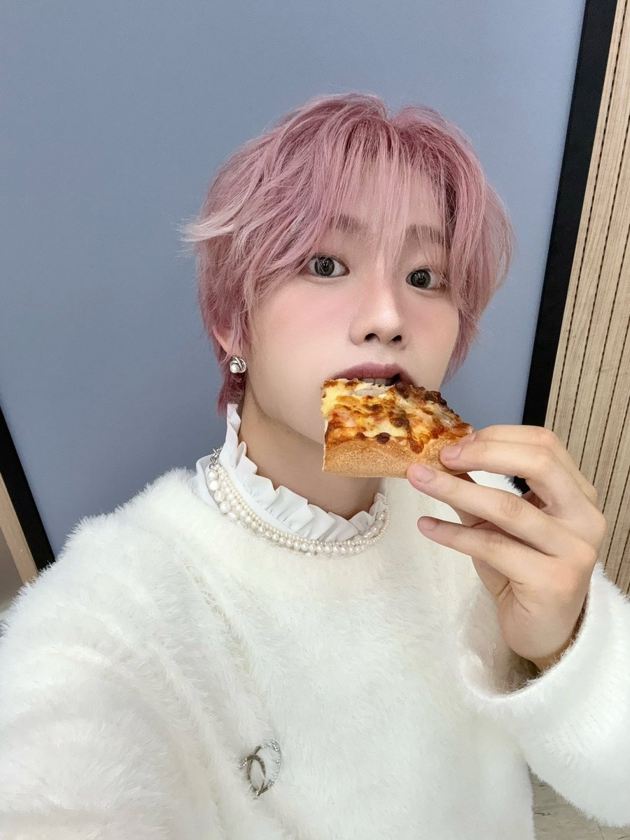 AIMERS_members's tweet image. 2025 Last Pizza🍕

#AIMERS #에이머스 #YOEL #요엘