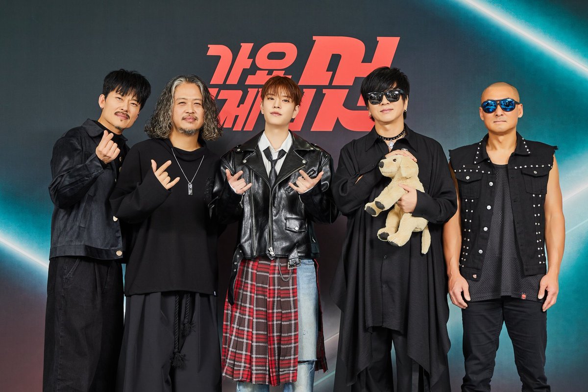 staysday6's tweet image. STOP SEUNGMIN AND YB TOOK THEIR GROUP PHOTO WITH DAENGMO 😭😭😭