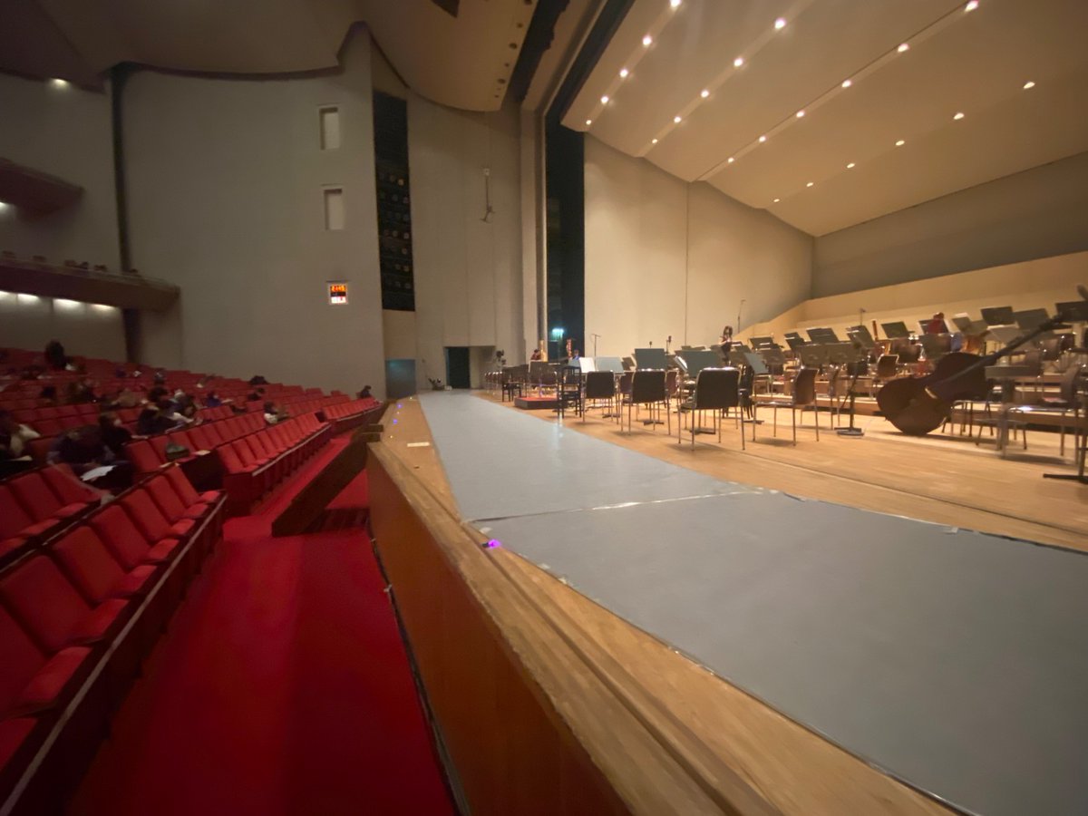 東京から1000キロを離れた博多にてこれから福岡市民と一緒に新年を迎える