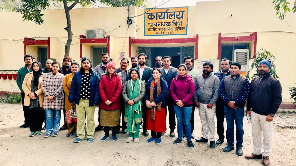 fcidoayodhya's tweet photo. भा.खा.नि., उ.प्र. क्षेत्र के महाप्रबंधक श्री प्रशांत शर्मा, IAS द्वारा आज दिनांक 31.12.2025 को भा.खा.नि., मंडल का���्यालय अयोध्या के अधीनस्थ, FSD बाराबंकी में KMS 2025-26 के तहत चावल का सफल निरीक्षण किया गया।
@FCI_India
@FciLko 
@FCI_NorthZone https://t.co/BIJhNc4Urp