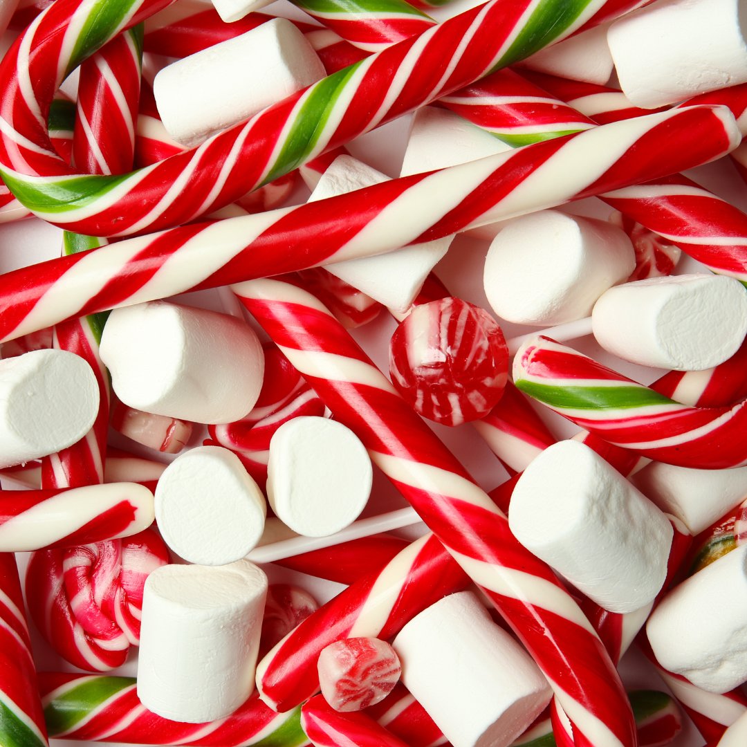 AlmacenesMoyano's tweet photo. 🎄🍬 ¡La magia de la Navidad llega con los bastones de caramelo! 🍬🎄

Un dulce clásico que no puede faltar en tu árbol ni en tu mesa navideña.

¡El sabor y la tradición en cada bocado! ✨🎅

#AlmacenesMoyano #ChuchesMoyano #BastonesDeNavidad #DulcesNavideños https://t.co/uojNrQLIhL