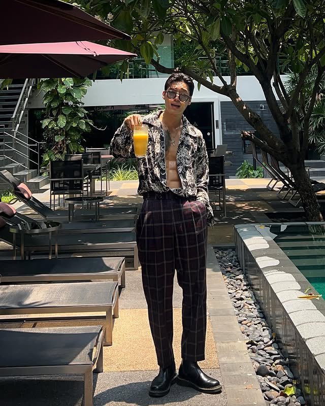 khaelusive's tweet photo. Definitely ready for tonight. 🤪🤙🏻 https://t.co/JCiIkDtTjZ