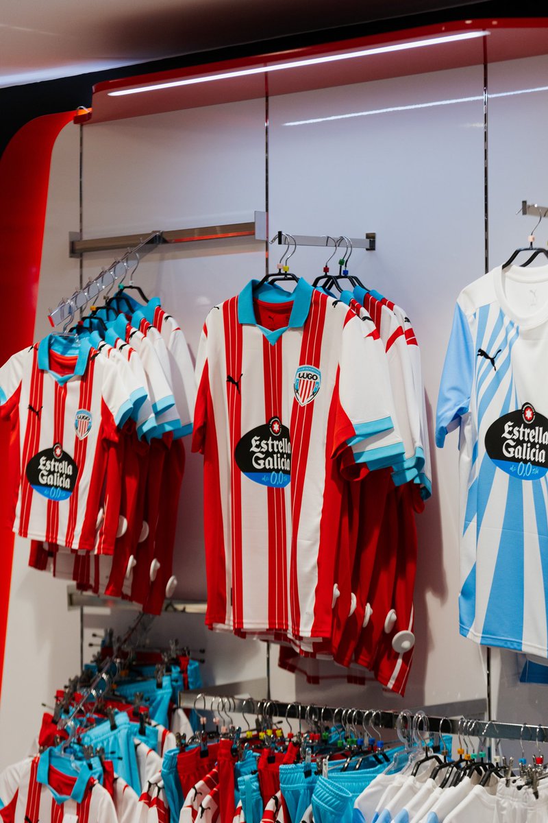 CDeportivoLugo's tweet photo. ๐ซ No Dรญa de Reisโฆ agasalla ๐ช๐ซ๐ณ!
๐ Visita a #CDLUStore ou https://t.co/uvjuTtpMHp e non quedes sen o teu agasallo albivermello!
#ForzaLugo https://t.co/ypny7FJZQd