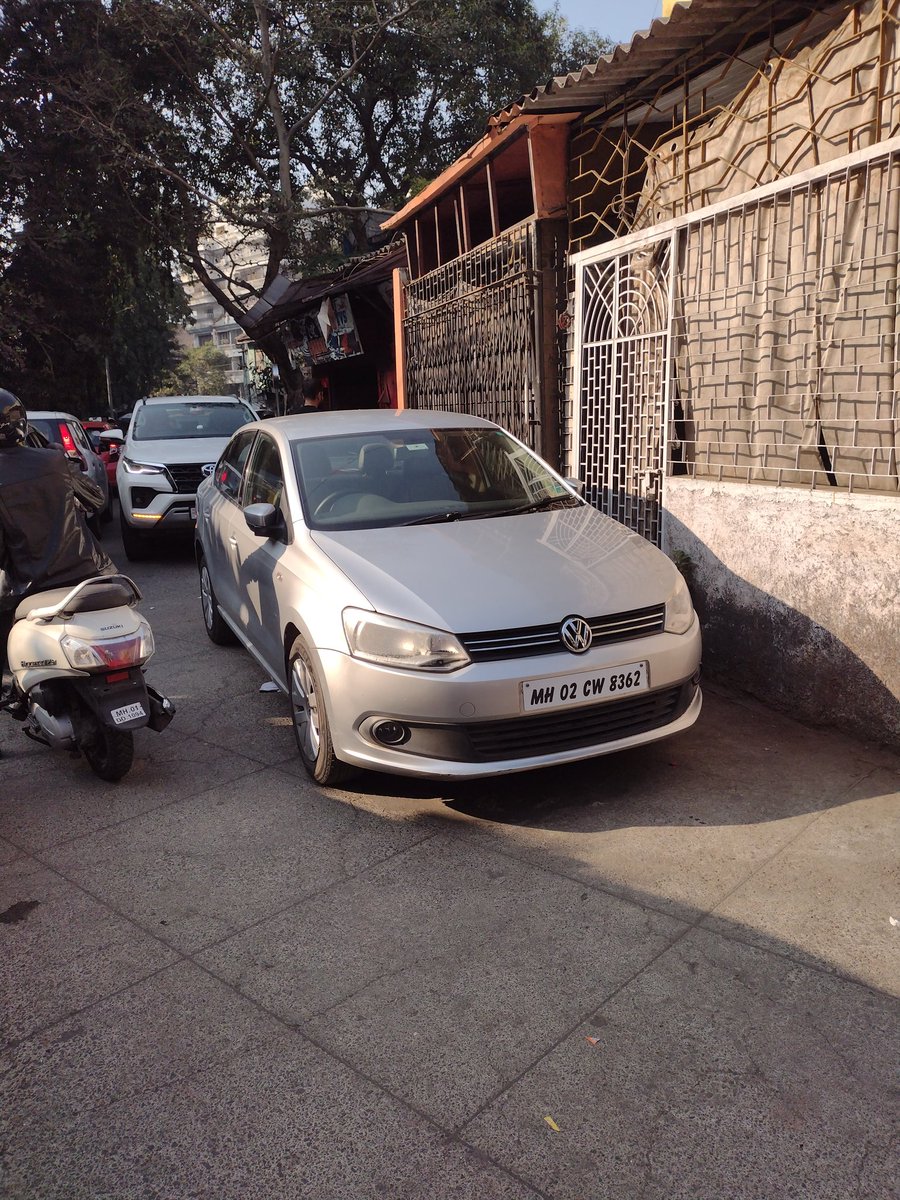 SmartlyGaming's tweet photo. @MumbaiPolice car parked in a no-parking area of Waroda Rd, blocking traffic for very long
Pls fine this car https://t.co/XkeOvqJsi6