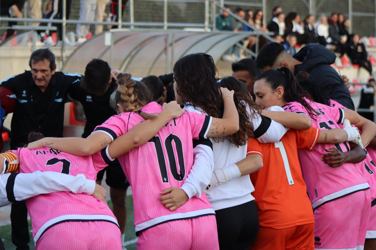CDCastellonFem's tweet photo. 🧐 Tenemos un objetivo para 2026 y vamos a por ello

🥳 ¡Feliz año, afición!

#PPO👂 https://t.co/ZvH38Yon7M