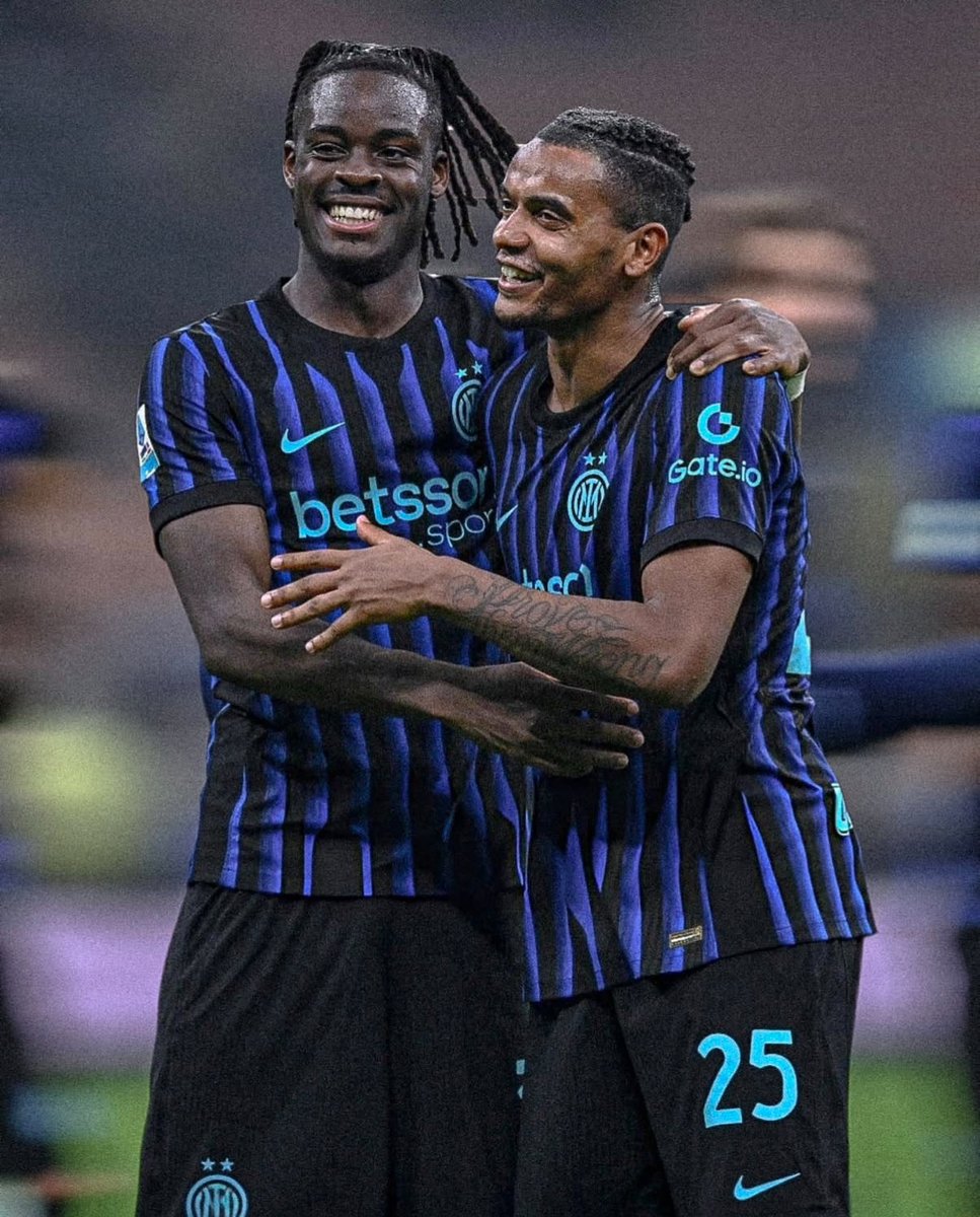 INTERRRRFD's tweet image. 良いコンビじゃないか。お互い切磋琢磨してギラギラに光り続けてくれよな。