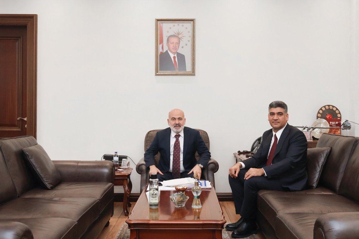 av_mehmetsaglam's tweet photo. Iğdır AK Parti İl Başkanı Sn. @akemalayaz’ı Bakanlığımızda ağırladık.

Ziyareti için kendisine teşekkür ediyorum. https://t.co/Exf6PEdj7h