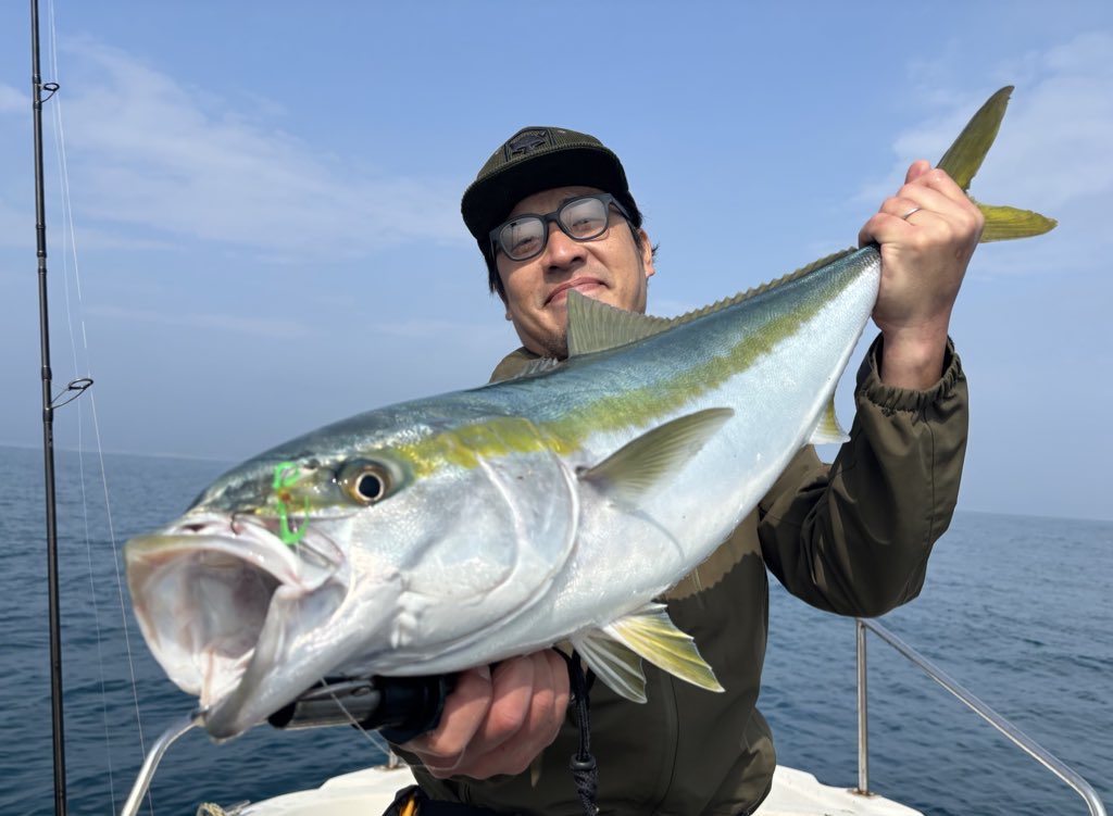 ichimiyan0129's tweet image. 今年は私事では息子の手術やら色々ありましたが、一緒に紅白見て無事に年が越せそうですw
釣り納めは前のイカでしたw
来年はもうちとyoutubeも頑張ろう！では良いお年をー！
#今年のベスト釣果を4枚で振り返る