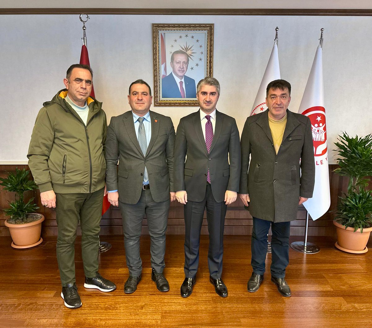 Bugün <a href="/TmsyGaziler/">T.M.S.Y GAZİ SAYILMAYANLAR</a>  Başkanımız Sayın <a href="/ErtugrlGaziTmsy/">ERTUĞRUL GAZİ DEMİR</a> ve 
<a href="/TmsyGaziler/">T.M.S.Y GAZİ SAYILMAYANLAR</a> Başkan yardımcılarımız
Sn <a href="/aydem057/">Aytekin Demirel</a>
Sn <a href="/mustafaulu60332/">T.M.S.Y. mustafa uludogan</a>
birlikte <a href="/tcailesosyal/">T.C. Aile ve Sosyal Hizmetler Bakanlığı</a> Şehit Yakınları ve Gazilerden Sorumlu Bakan Yardımcısı
Sn <a href="/ztarikdaroglu/">Zafer TARIKDAROĞLU</a> Ziyaret edilmiştir. 
Bu Ziyarette Sn <a href="/ztarikdaroglu/">Zafer TARIKDAROĞLU</a>
ile