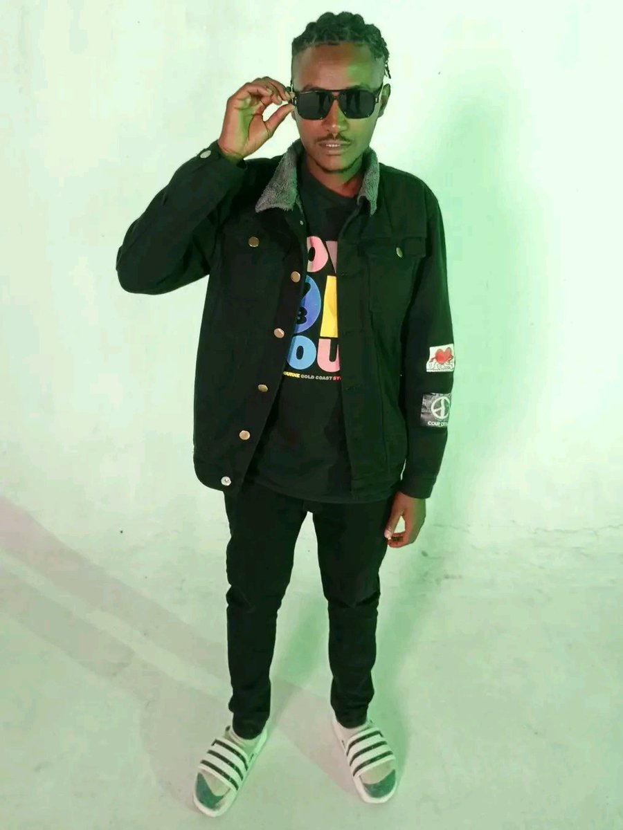 Happy Birthday and New Year to one Dennoh <a href="/RixRoro/">Rix RoRo</a> 
Best wishes from <a href="/HumbleYutsFam/">#HumbleAt11</a> #HumbleAt11 #HbdMgenge