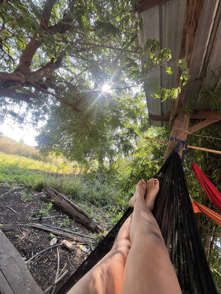 เราจะเป็นคนเดียวที่รู้ดีที่สุด
ว่าเราผ่านอะไรมาบ้าง
รู้ว่าเราต้องสู้และเต็มที่มามากแค่ไหน
ภูมิใจในตัวเองให้เยอะๆนะ