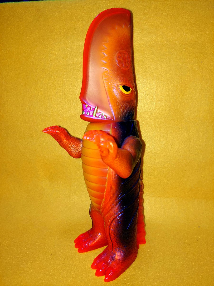 今年のナンバーワンソフビ マルサン製日東のギロンです🔪 ガメラを買っ