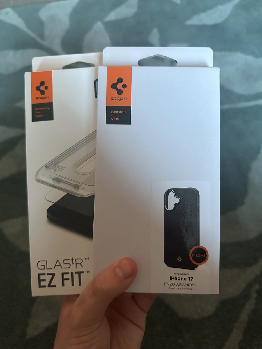 TwizzyProtogen's tweet image. case and screen protectors ordered yipeee !!