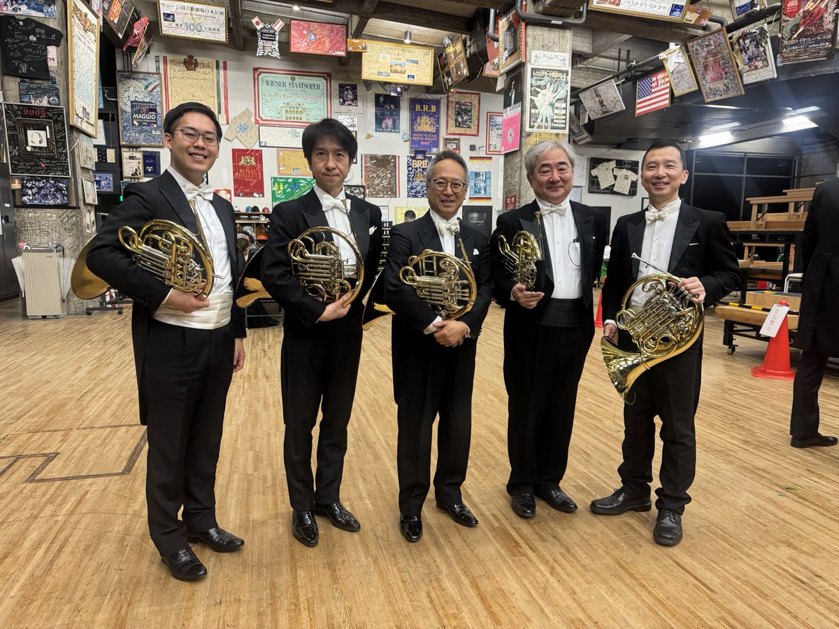 katsurnsky's tweet photo. 大晦日恒例ベートーヴェン交響曲全曲演奏会、今年のホルンセクションと共に🤳
本年も大変お世話になりましてありがとうございました。
来年も皆様に素晴らしい年となりますように、心を込めて第九まで頑張ってきます。
どうぞ佳いお年をお迎えください🎍 https://t.co/UEnsdXAcwa