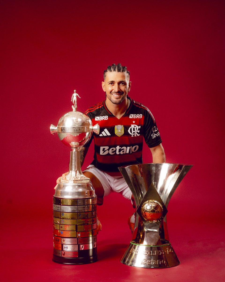 Noitedecopa's tweet image. Vencedores do Rei da América :
  
𝟭𝟵𝟳𝟭 - 🇧🇷 Tostão
𝟭𝟵𝟳𝟮 - 🇵🇪 Teó Cubillas
𝟭𝟵𝟳𝟯 - 🇧🇷 Pelé
𝟭𝟵𝟳𝟰 - 🇨🇱 Elías Figueroa
𝟭𝟵𝟳𝟱 - 🇨🇱 Elías Figueroa
𝟭𝟵𝟳𝟲 - 🇨🇱 Elías Figueroa
𝟭𝟵𝟳𝟳 - 🇧🇷 Zico
𝟭𝟵𝟳𝟴 - 🇦🇷 Mario Kempes
𝟭𝟵𝟳𝟵 - 🇦🇷 Diego Maradona
𝟭𝟵𝟴𝟬 - 🇦🇷…