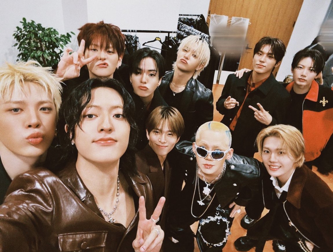 #2025年もありがトレジャー #TREASURE 
ファンコンにツアーに2025年もトレジャーにたくさん楽しませてもらいました〜✨ありがとう！おつかれさまでした😌