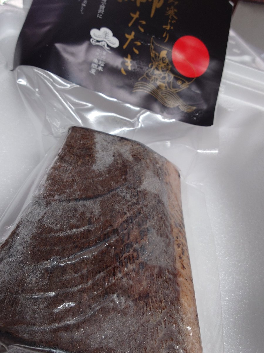 かにたくさんと分厚いぶり(。-`ω-)
ひみ鰤とやらをもろたので地元のすたち鰤と食べ比べŧ‹"(o ' ч ' o)ŧ‹" 