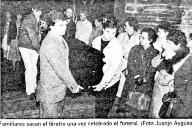 CarlosDeUrrecha's tweet image. "Con la cena de Nochevieja preparada nos llamaron para decirnos que lo acababan de matar"
Dña Eva, hija de D. José 'Txiki' Larrañaga Arenas asesinado con 4 balazos en la cara y rematado en el suelo en Azcoitia por los cobardes de ETA

"Una cacería humana"
cadenaser.com/emisora/2020/0…