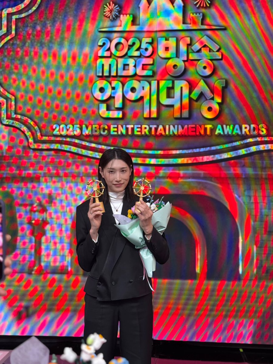 onoyk_10's tweet photo. 상화쌤 인스타에 김연경 💕

https://t.co/hLKAf3W9WT https://t.co/FyDWkth0M8