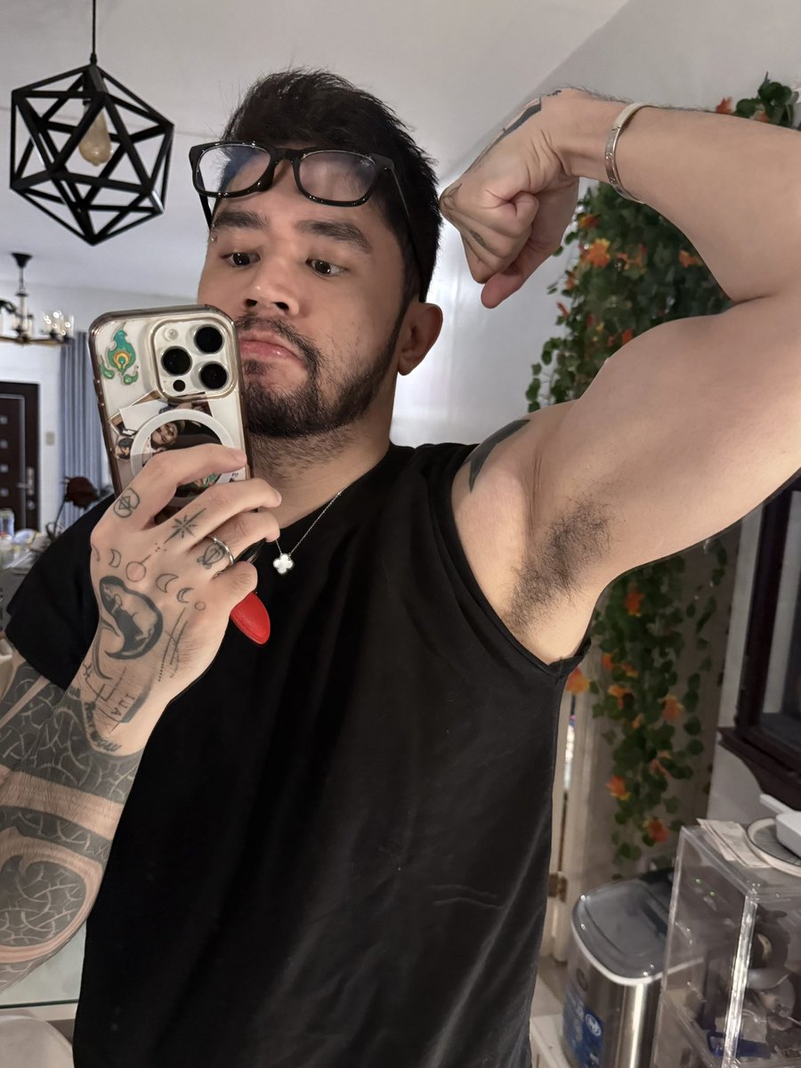 Alex 🍼🦦 tweet media