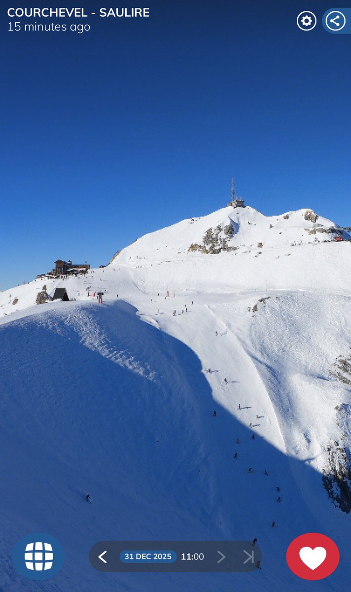 skicourchevel16's tweet photo. Saulire this morning ☀️❄️
Blue skies, fresh snow, and the calm before the lifts do their thing.

#Courchevel #Saulire #ThreeValleys #SkiFrance #BluebirdDay https://t.co/TtuUVuegU0