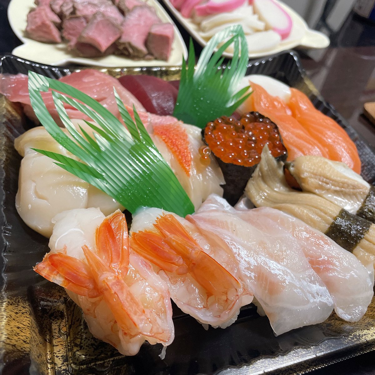 sukesuke1013's tweet photo. 美味いもの食べて年越すぞー🍣 https://t.co/ogVXIrvYOU