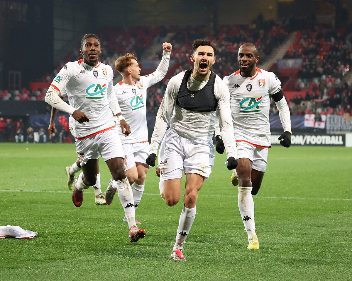 stadelavallois's tweet image. 𝗥𝗲𝘁𝗼𝘂𝗿 𝗲𝗻 𝗶𝗺𝗮𝗴𝗲𝘀 𝘀𝘂𝗿 𝗹’𝗮𝗻𝗻𝗲́𝗲 𝟮𝟬𝟮𝟱 𝗱𝗲 𝗻𝗼𝘀 𝗧𝗮𝗻𝗴𝗼 ! 🟠⚫️

Et vous, quel a été votre meilleur souvenir cette année ? 👈

#SouriezCestduFootCestLaval