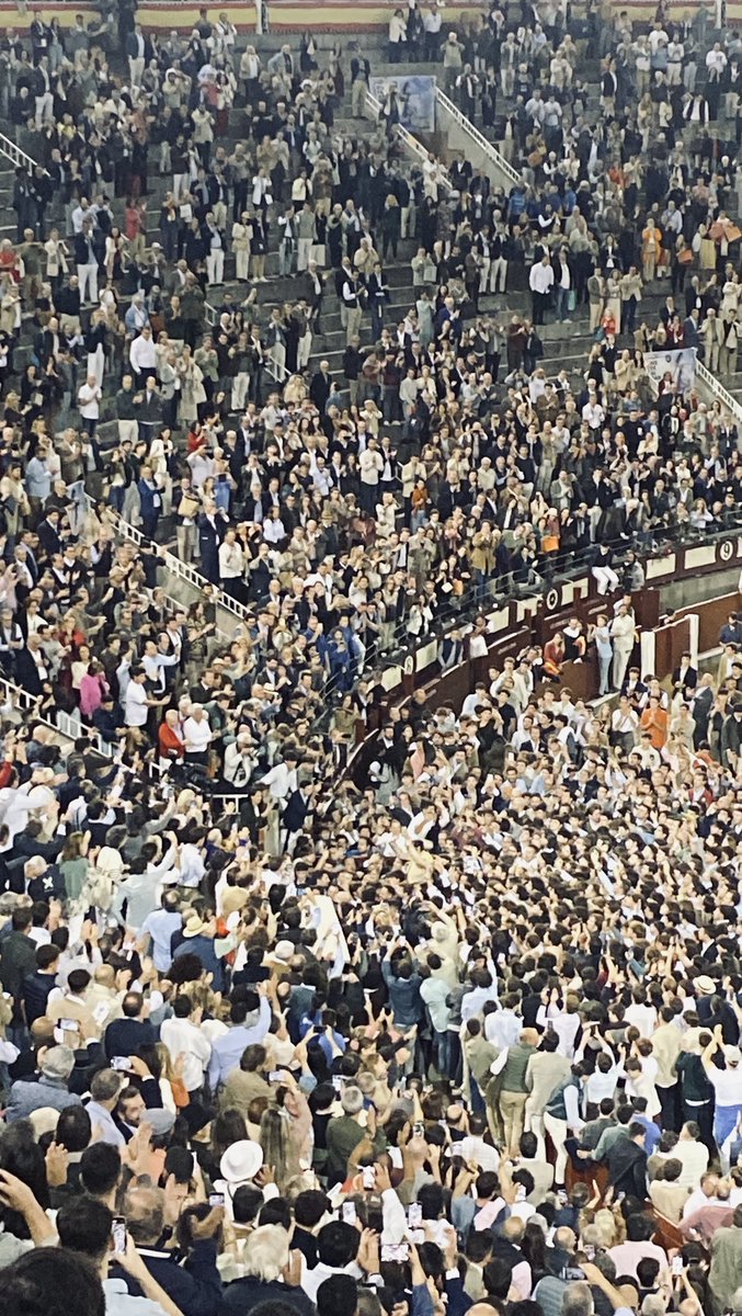 𝘯𝘪𝘤𝘰𝘢𝘭𝘷𝘢𝘳𝘰 tweet media