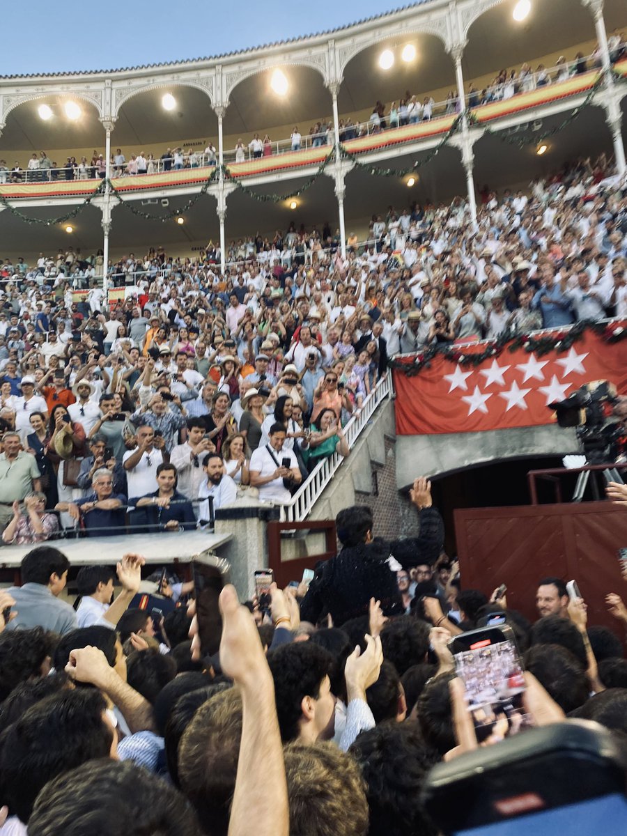 𝘯𝘪𝘤𝘰𝘢𝘭𝘷𝘢𝘳𝘰 tweet media