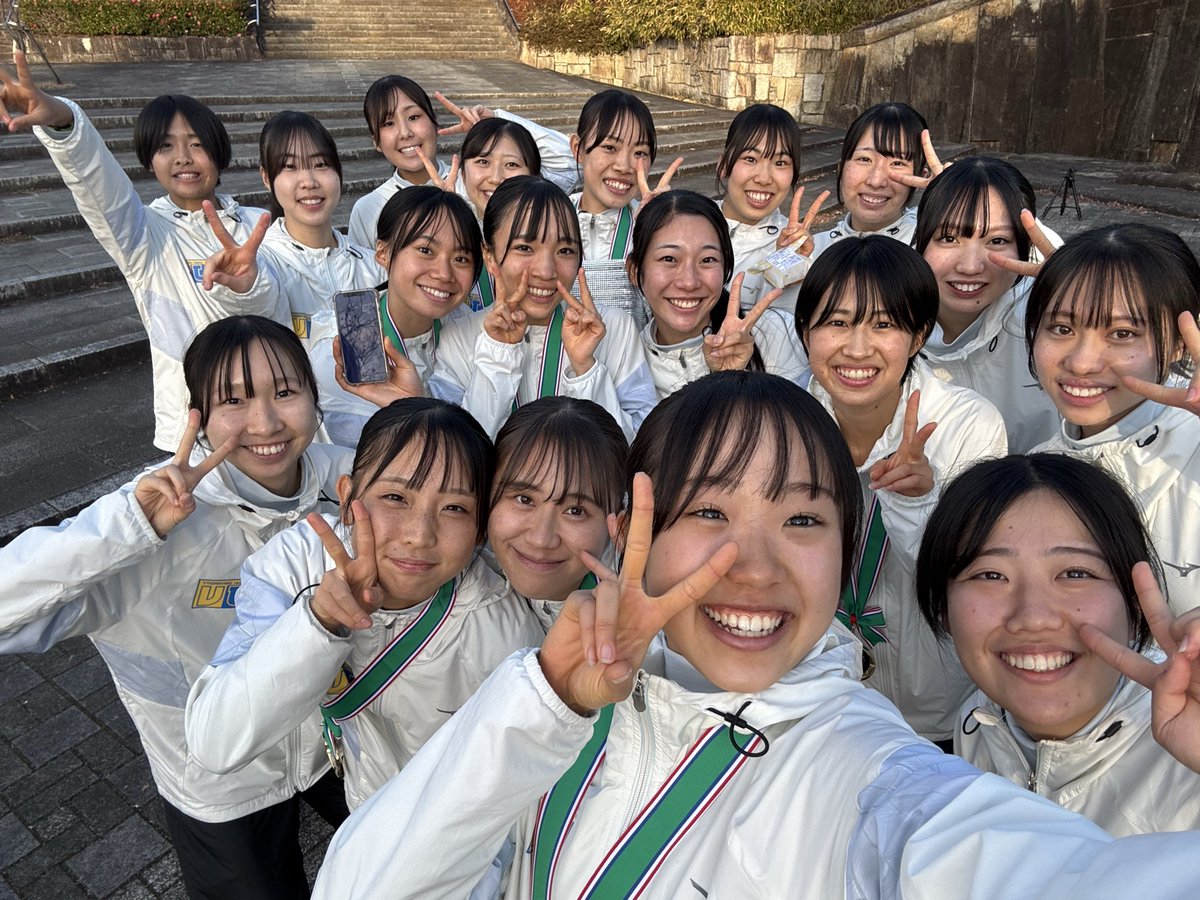 hiii____1126's tweet photo. 『学生駅伝二冠👑』
城西大学の応援ありがとうございました！

青春全てを賭けて目指した日本一
沢山の素敵な方々に囲まれて幸せな4年間でした🫂✨

だいすきなこのチームで最後の最後に夢を叶えられて本当に嬉しかった！！

日本一のキャプテンにしてくれてありがとう。

#富士山女子駅伝 #城西大学 https://t.co/Ecj4h3dMS1