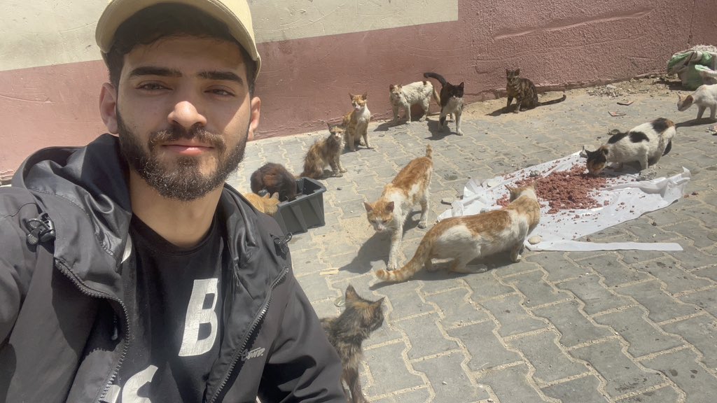 RescueCare's tweet image. ✨🐾 As we approach the new year, I want to express my heartfelt gratitude to all the friends who stood by us during our struggles.🫂🙏🤍🌸 Gaza, filled with sorrow, has presented many challenges, but thanks to you, we have felt that we are not alone.🙏🫶🏻 Every moment of support…