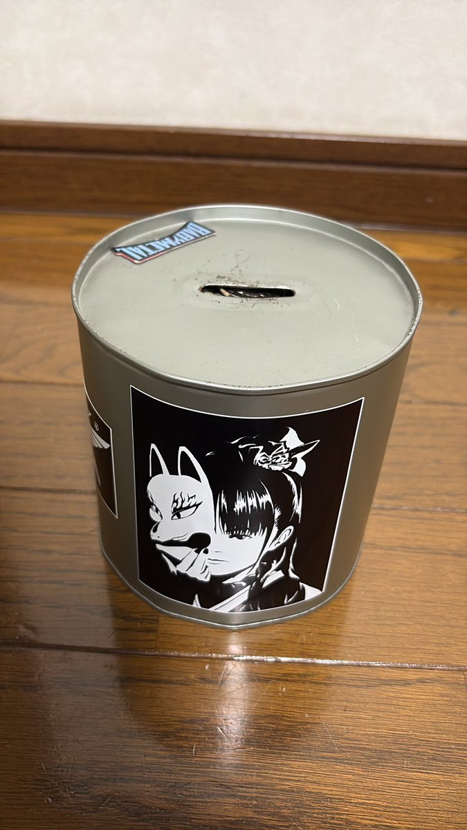 riochance0616's tweet photo. 500円で10万貯まる貯金箱にベビメタ貯金をしだして、5年が経ちパンパンになったので、開封の儀を行います。
500円ばっかじゃないので、10万はないけど、いくら貯まったか？ https://t.co/siqQHtSjdF